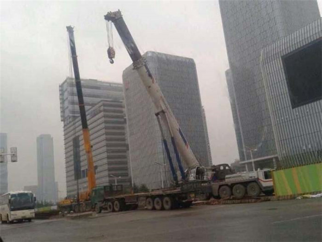 靖宇县25吨吊车能吊多重设备？