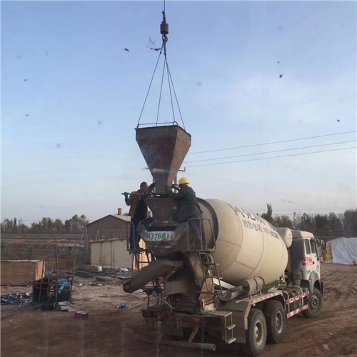 靖宇县“精准瞄准”—— 吊车的 “定位导航” 技术