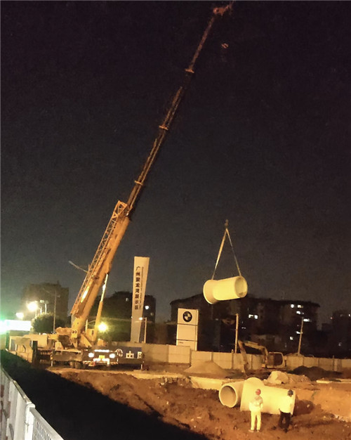 靖宇县“弯臂矫正”—— 吊车的 “形变补偿” 技术