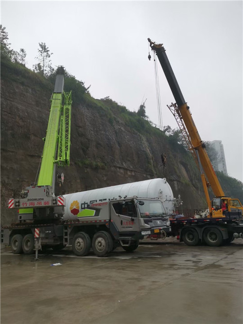 靖宇县“不怕风雨冻”—— 吊车的 “恶劣环境适应” 技术